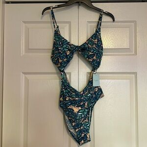 NWT Women’s One-Piece Cutout Swimsuit Size XL